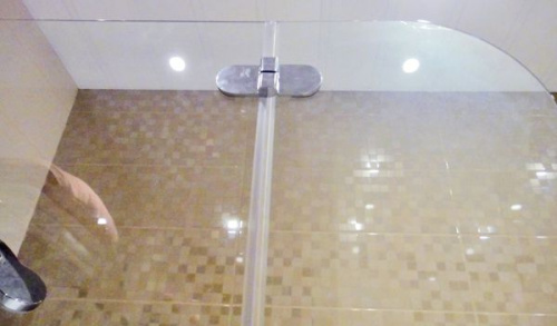 Шторка на ванну GuteWetter Lux Pearl GV-102A левая 120 см стекло бесцветное, профиль хром фото 4