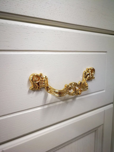 Шкаф-пенал ValenHouse Эллина 40 R с бельевой корзиной, слоновая кость, фурнитура золото фото 6